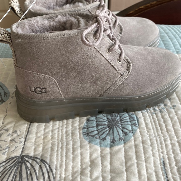 UGG Boots - Picture 1 of 6